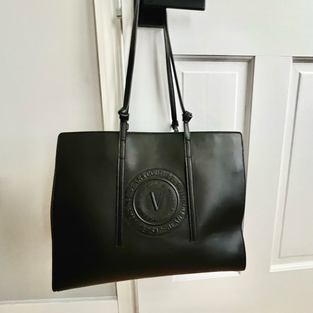 VERSACE JEANS COUTURE
V-Emblem Tote